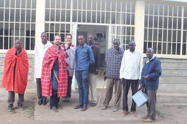 Naikarra: Nkoyo Ntiangau, Leonard Loontaye (médico de la clínica), Dr. Simon Mischel (HEAT, SolarChill), Rebekka Oelze (CHAK, SolarChill), Mathew Musanka, Rev. David Karriankei, Daniel Tootio, James Tingisha, Philemon Kigen (Técnico de laboratorio).