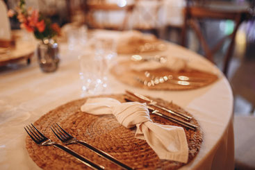 Mietmöbel, Würzburg, Tisch, Stühle, Verleihservice, mieten, leihen, ausleihen, Hochzeit, freie Trauung, Aschaffenburg, Schweinfurt, Nürnberg, Rothenburg, Fulda, Event, Unterfranken, Franken, Bayern, Tischdeko, Hochzeitsdeko, Servietten, Servietten mieten