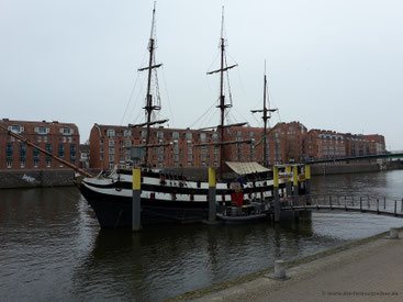 Pannekoekschip Admiral Nelson an der Schlachte in Bremen