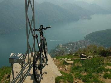 MTB auf dem Monte Giove mit Blick auf Cannobio
