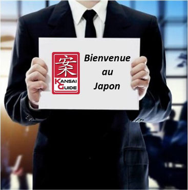 Guide francophone accueillant des clients à l'aéroport au Japon