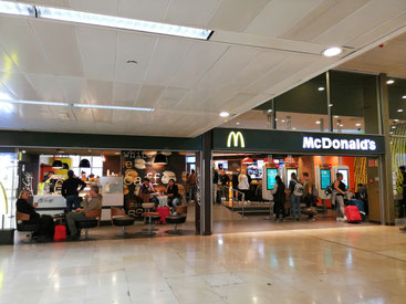 El lloc dels fets... McDonald's de Sants Estació