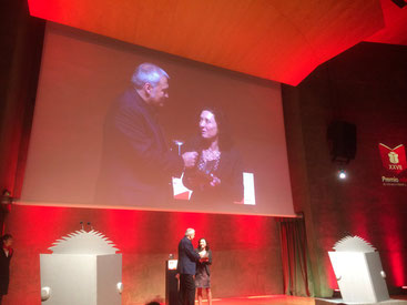 Maite Carranza entrevistada por Toni Puntí después de recibir el Premio Edebé