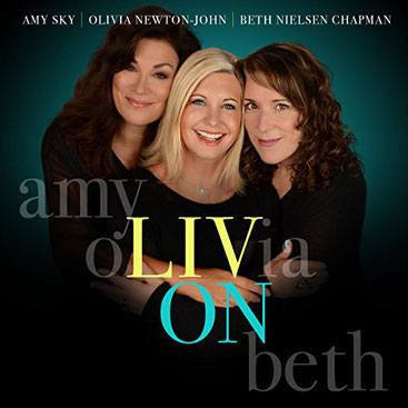 L'Amy, l'Olivia i la Beth al disc "Liv On"