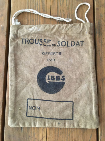 La trousse de toilette offerte par Gibbs (photo Alberic - Forum Militaria 1940)