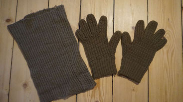 Tour de cou modèle 1938 et gants réglementaires en laine pour la reconstitution historique