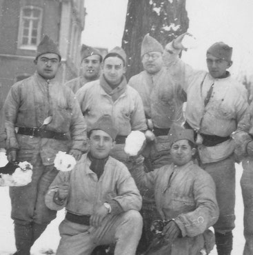 Pause déjeuner pour la troupe