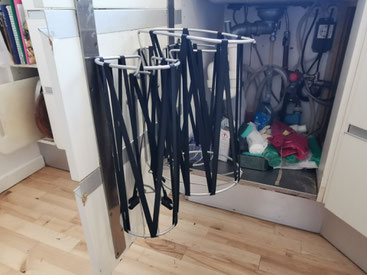 Køkken affaldsstativer på kun 50cm med flet og posehapsere, Kims Case med 3 affaldsstativer til køkken med plads til 45 L affald