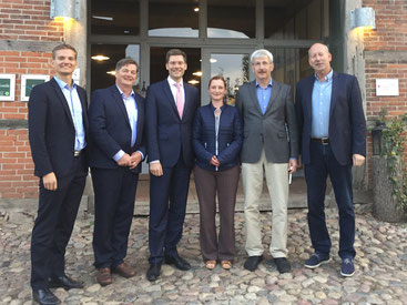 (v. l. n. r.): Sören Pinnekamp (stellvertretender CDU-Kreisvorsitzender), Eckhard Pols MdB, Christian Hirte MdB, Wenke Daetz (stellvertretende CDU-Kreisvorsitzende), den Gemeinde- und Ortsverbandsvorsitzenden Heinrich Hauel sowie Wilhelm Kastens (stlv.)