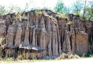 Curiosas formaciones causadas por la erosión, Santa Bárbara.