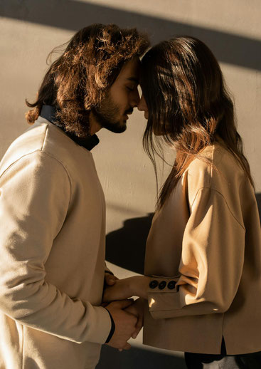 couple fait un câlin méthode gottman