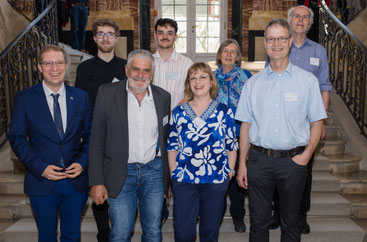 Foto: Christoph Schmidt; Dr. Klaus Rösch und Martina Schmidt-Schüssler (vorne Mitte) mit Aktiven und Bürgermeister Christian Stalf (vorne links) sowie Armin Gabler, Vorsitzender BUND Regionalverband Mittlerer Oberrhein (hinten rechts)
