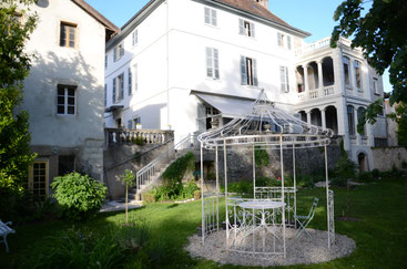 village authentique propice à une bière de terroir saint genix sur guiers 