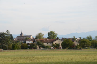 village authentique propice à une bière de terroir saint genix sur guiers 