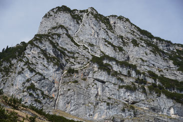Törlkopf Ostwand mit geklettertem Routenverlauf (6er Variante)