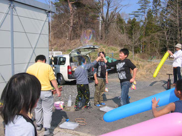 子ども縁日の様子。春休み中の子ども達が遊びに来てくれました。