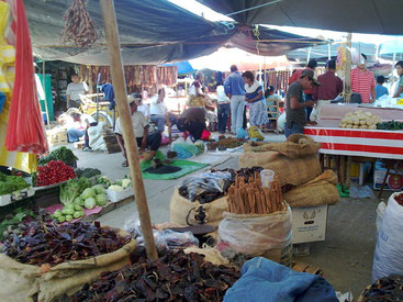 Mercados y tianguis serán inspeccionados por la COPRISEH para evitar brotes de enfermedades por alimentos en estado de descomposición.