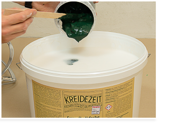 Wandfarben pigmentieren: Pigmentmischung zur Wandfarbe geben