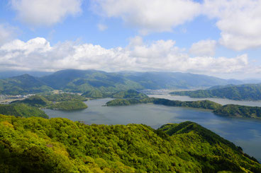 初日は三方五湖周辺から始めます.写真手前が水月湖(とつながる菅湖),右奥が三方湖.なお,下見の結果,この撮影地点はやむなく行程から外すことにしました…