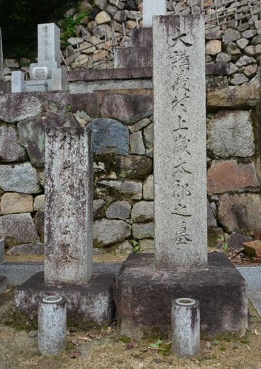 霊明神社四世神主・村上歳太郎と妻・美祢子の奥都城