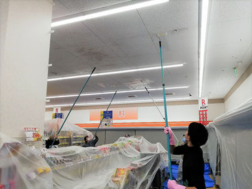 カビ除去作業中