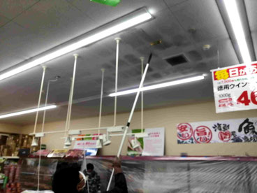 カビ除去作業中