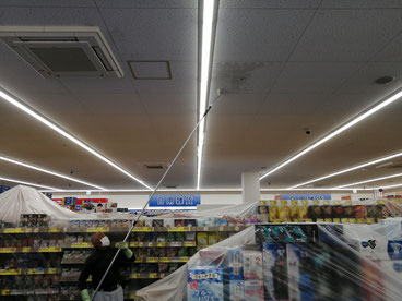 カビ除去作業中