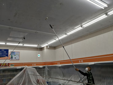 カビ除去作業中