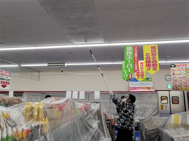 防カビ剤コーティング作業中
