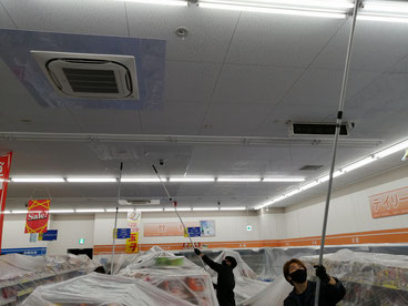 防カビ剤コーティング施工中