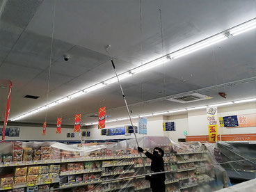 防カビ剤コーティング作業中