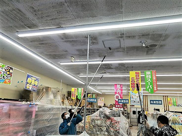 カビ除去作業中