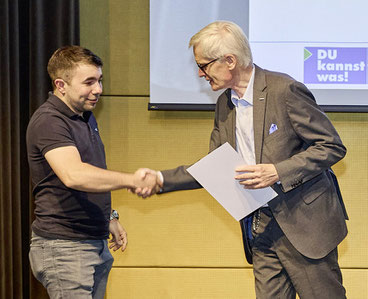 Formeller Händedruck zur Gratulation