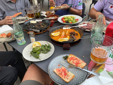 スペインと言えばやっぱりこれ。最終日の夜は露店のタパス料理を堪能。