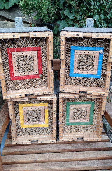 Bruthilfen senkrechte Bauweise für Wildinsekten € 90 für Schilf / Bambusmix oder € 110 für reine Bambusbefüllung       