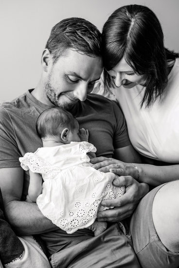 Babypass Leipzig – Babybauch-, Neugeborenen- & Familienfotos in einer Bildgeschichte