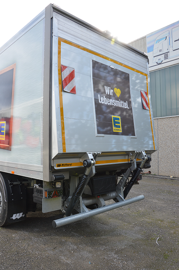 LKW Aufbauten, Ladebordwand von Wüllhorst / Teha, Abbiegeassistenten, Zentralschmieranlage, LED Beleuchtung, einteiliger Unterfahrschutz, DVS, KMS, AAS