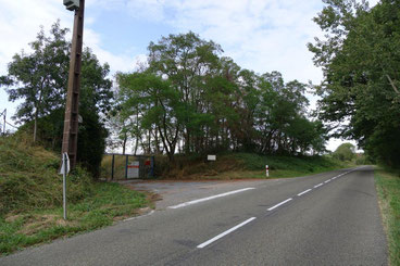 L'entrée du futur parc photovoltaïque est située en bordure de la RD20, entre La Chapelle-Monthodon et Dormans dans la Marne.