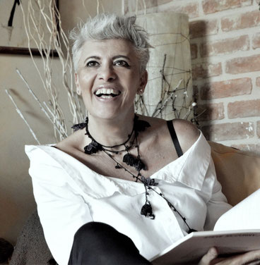 signora che sorride