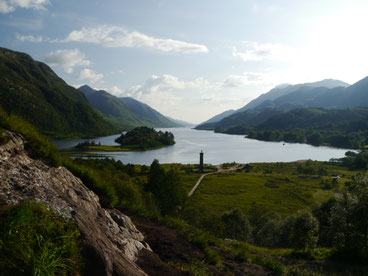 Loch Shield mit dem Monument Bonnie Prince Charles