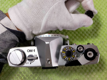Olympus OM-1のメンテナンス - フィルムカメラ修理のアクアカメラ