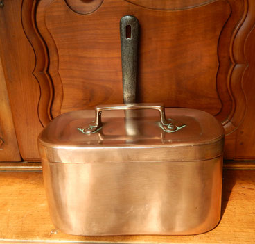 daubière en cuivre ancien .cuisine casserole,marmite  