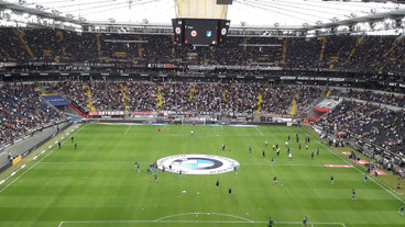 Blick in die Commerzbank-Arena vor dem Spiel