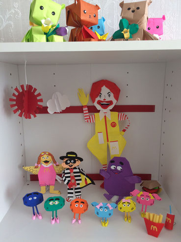 春日井市みやこ内科クリニック受け付けにある折り紙ボックス マクドナルドのキャラクター折り紙