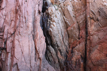 Rhyolite de la réserve de Scandola (Corse) photo personnelle.