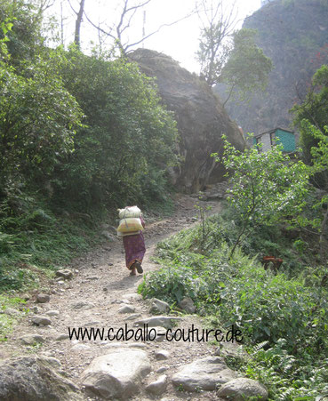 Caballo Couture; Nepal; Helft Nepal; Hilfe für Nepal; Upcycling; DIY; Upcycling Mode; Erdbeben Nepal; Round Anapurna; Anapurnarunde; Kreative Ideen; T-Shirt Upcycling