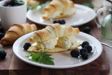 gefülltes Eiscroissant