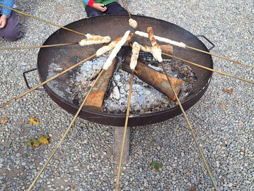 Kinderprogramm: Stockbrot am Lagerfeuer