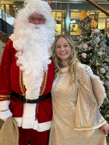 Walkingact Weihnachtsmann und Engel im Einkaufszentrum Quarre Hamburg