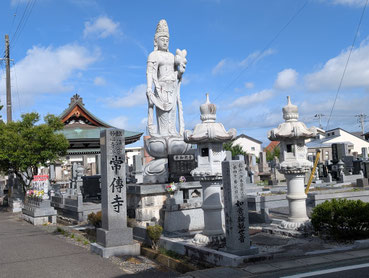 傳傳寺慰霊碑